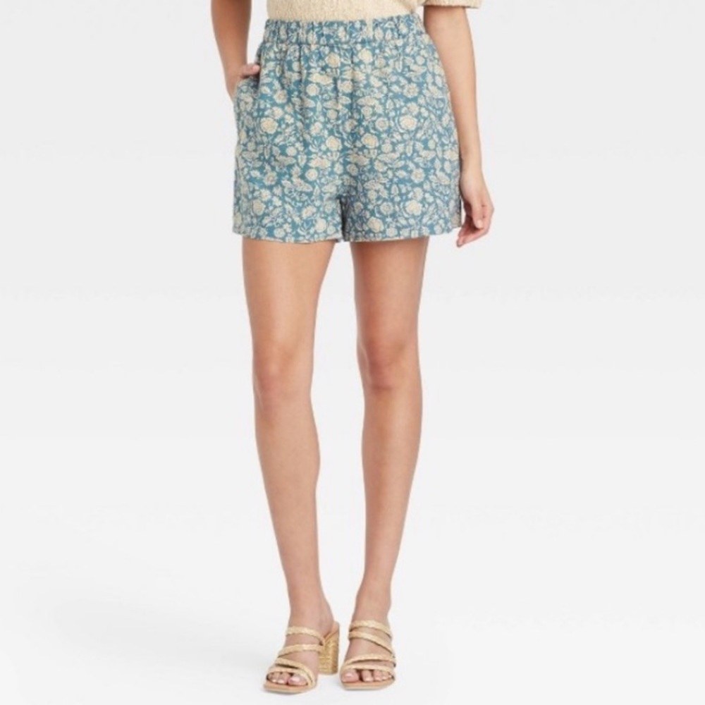 Blue floral shorts XL target universal thread stretchy elastic high rise pull on